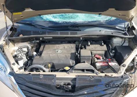 2012 Toyota Sienna Le V6 8 Passenger z USA, uszkodzony, nr VIN 5TDKK3DC7CS236347